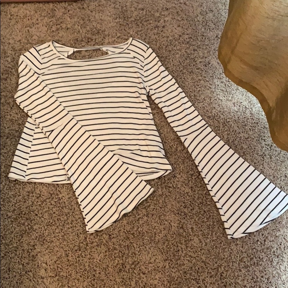 Hollister black and white top, size small!
